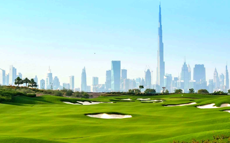Play golf at Dubai Hills Golf Club