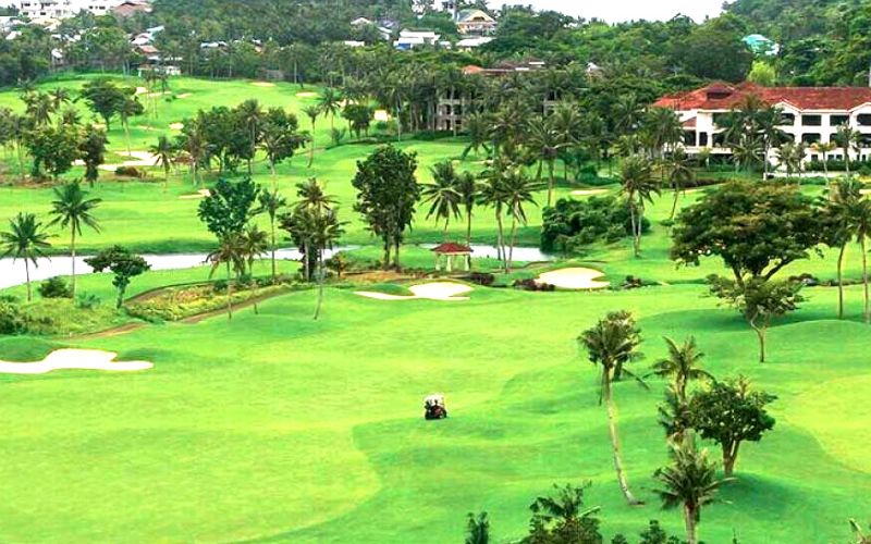 Play golf at Fairways and Bluewater Resort Golf & Country Club