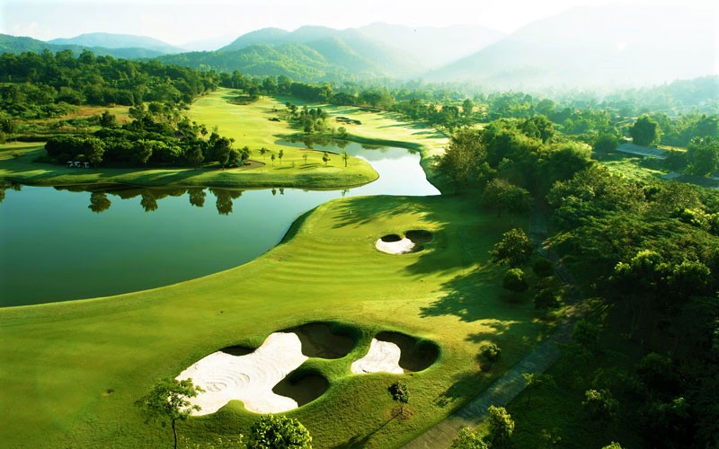 Play golf at Alpine Golf Resort Chiang Mai