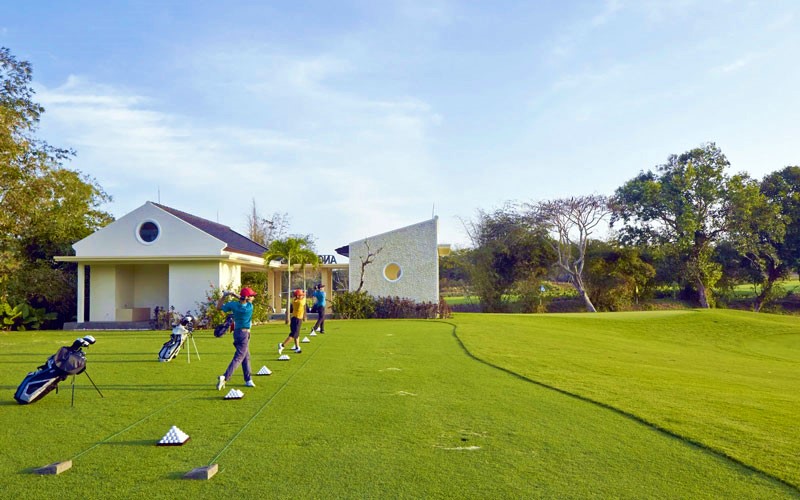 Play golf at Bali National Golf Club