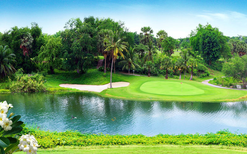 Play golf at Blue Sapphire Golf Resort