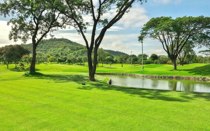 Play at Shwe Mann Taung Golf Resort