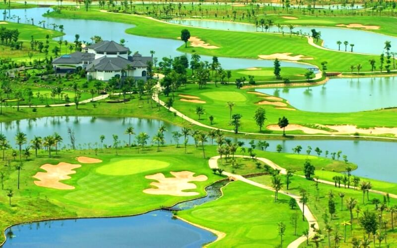 Play golf at Siem Reap Booyoung Country Club
