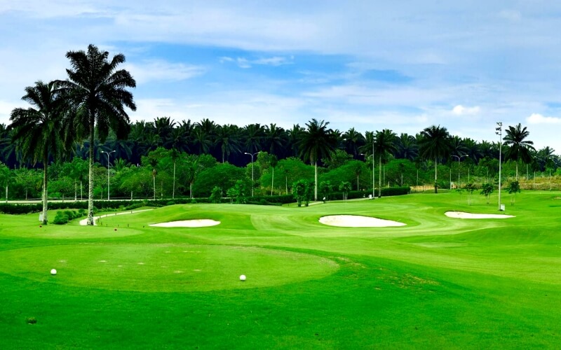 Play golf at Tanjong Puteri Golf Resort - Plantation Course