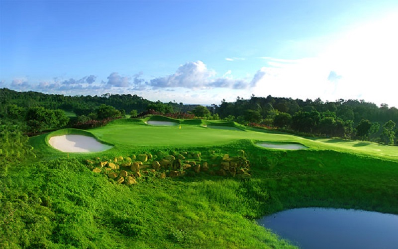 Play golf at Ria Bintan Golf Club