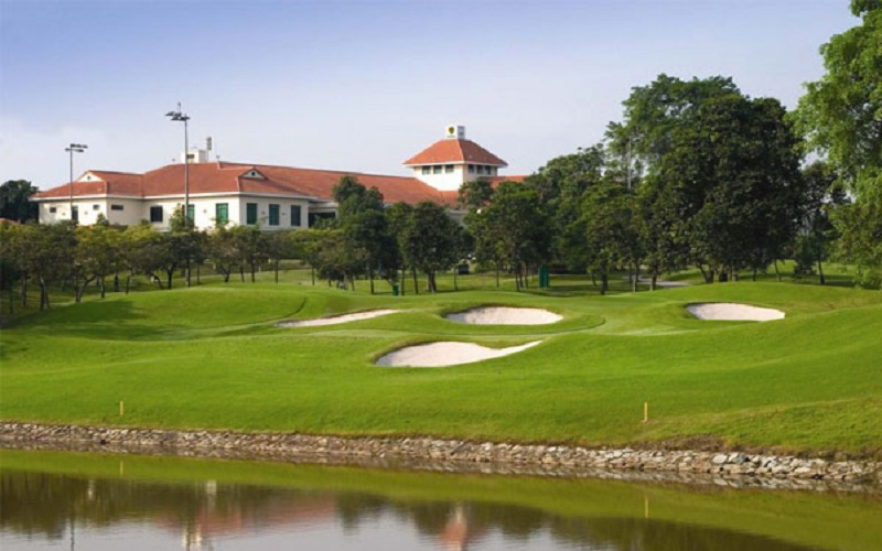 Play golf at Warren Golf Country Club - Fly to Indonesia