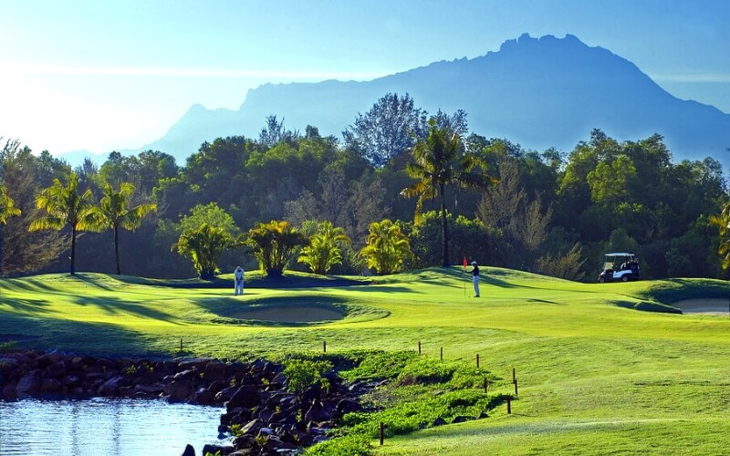 Play golf at Dalit Bay Golf & Country Club