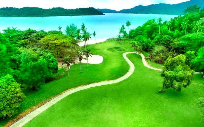 Play golf at Damai Golf & Country Club