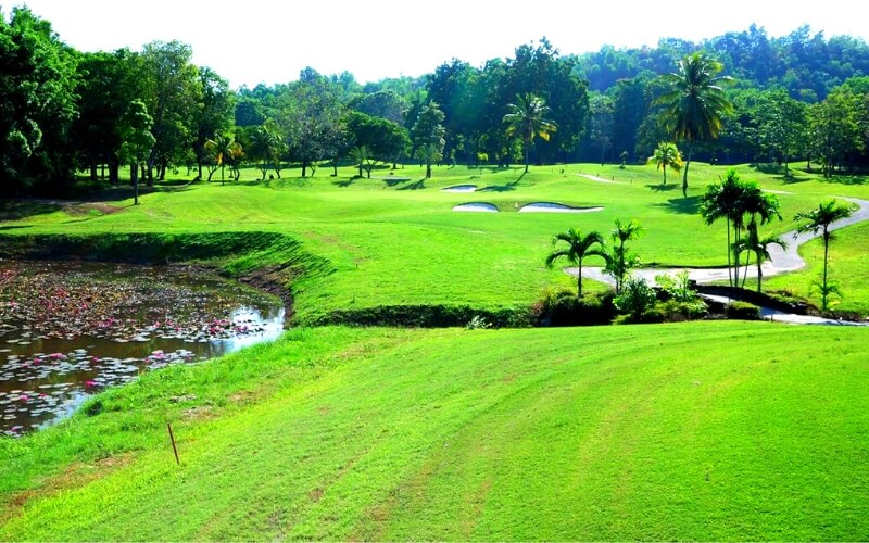 Play golf at Darulaman Golf & Country Club