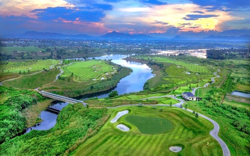 Play at Parahyangan Golf Bandung