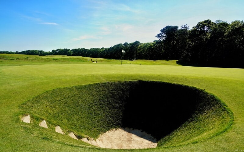 scariest golf bunkers in the world