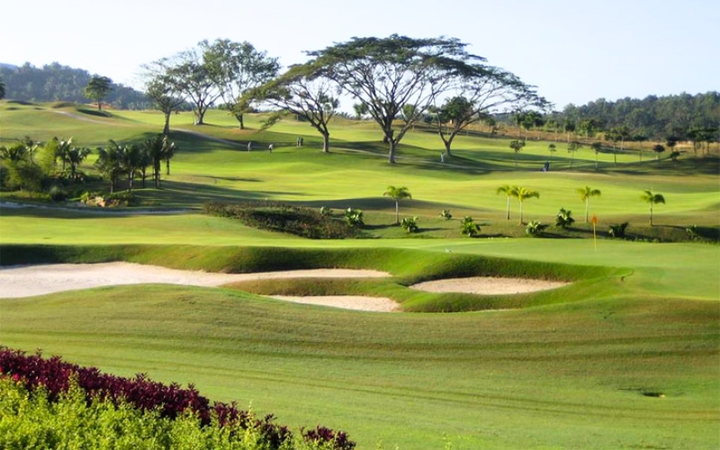 Impian Emas Golf & Country Club in Malaysia - GolfLux