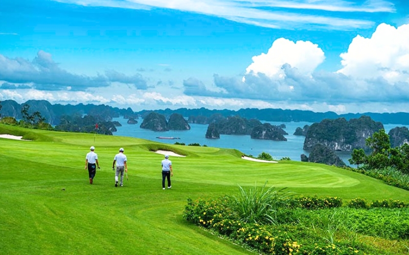 Golf at beautiful golf courses with breathtaking views in Vietnam