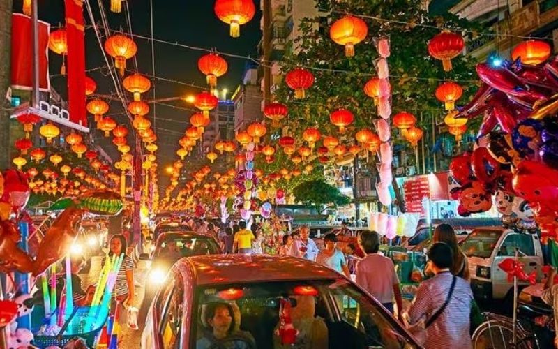 the vibrant nightlife in Yangon