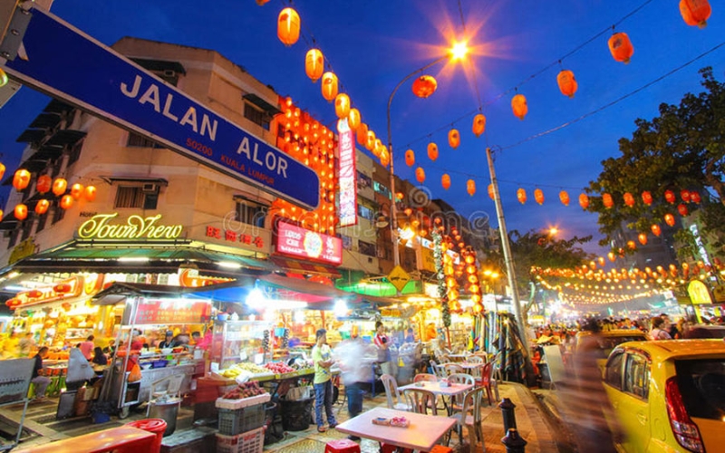 Jalan Alor is the most famous night market in Kuala Lumpur