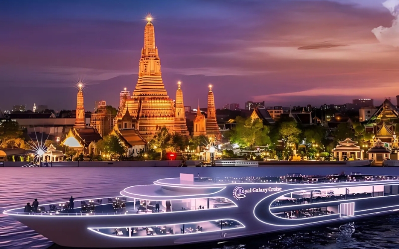 A luxury cruise on Chao Phraya River