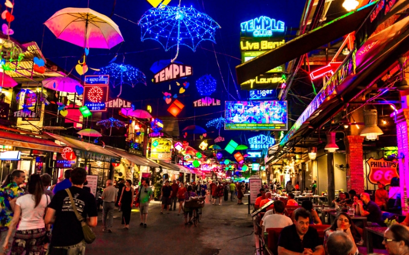 The vibrant nightlife of Pub Street in Siem Reap is an experience you won’t want to miss
