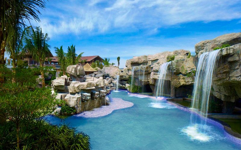 Hot spring bath at Mission Hills Haikou