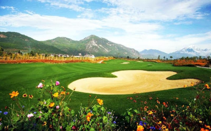 Lijiang Ancient Town Lakefront Golf Club