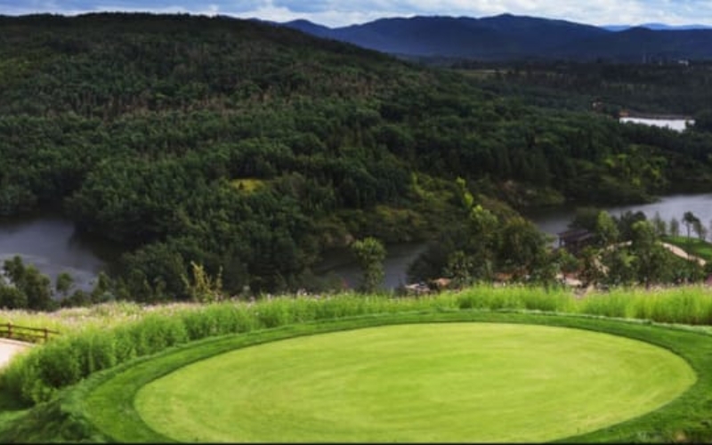 Linghai Hot Spring Golf Club