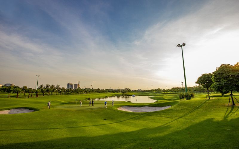 Long Bien Golf Course in Hanoi, one of the most accessible golf courses in Vietnam for beginners, featuring open fairways, modern facilities, and a convenient location near the city center.