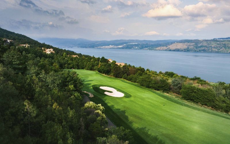Scenic view of the green and bunker at Spring City Golf & Lake Resort Lakeview course
